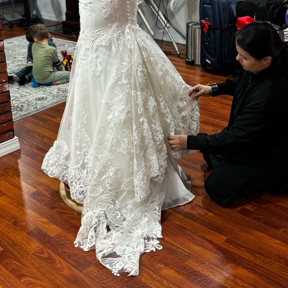 Elysee by Enzoani Henriette Mermaid Ivory Wedding Gown Size 4 - Picture 13 of 17